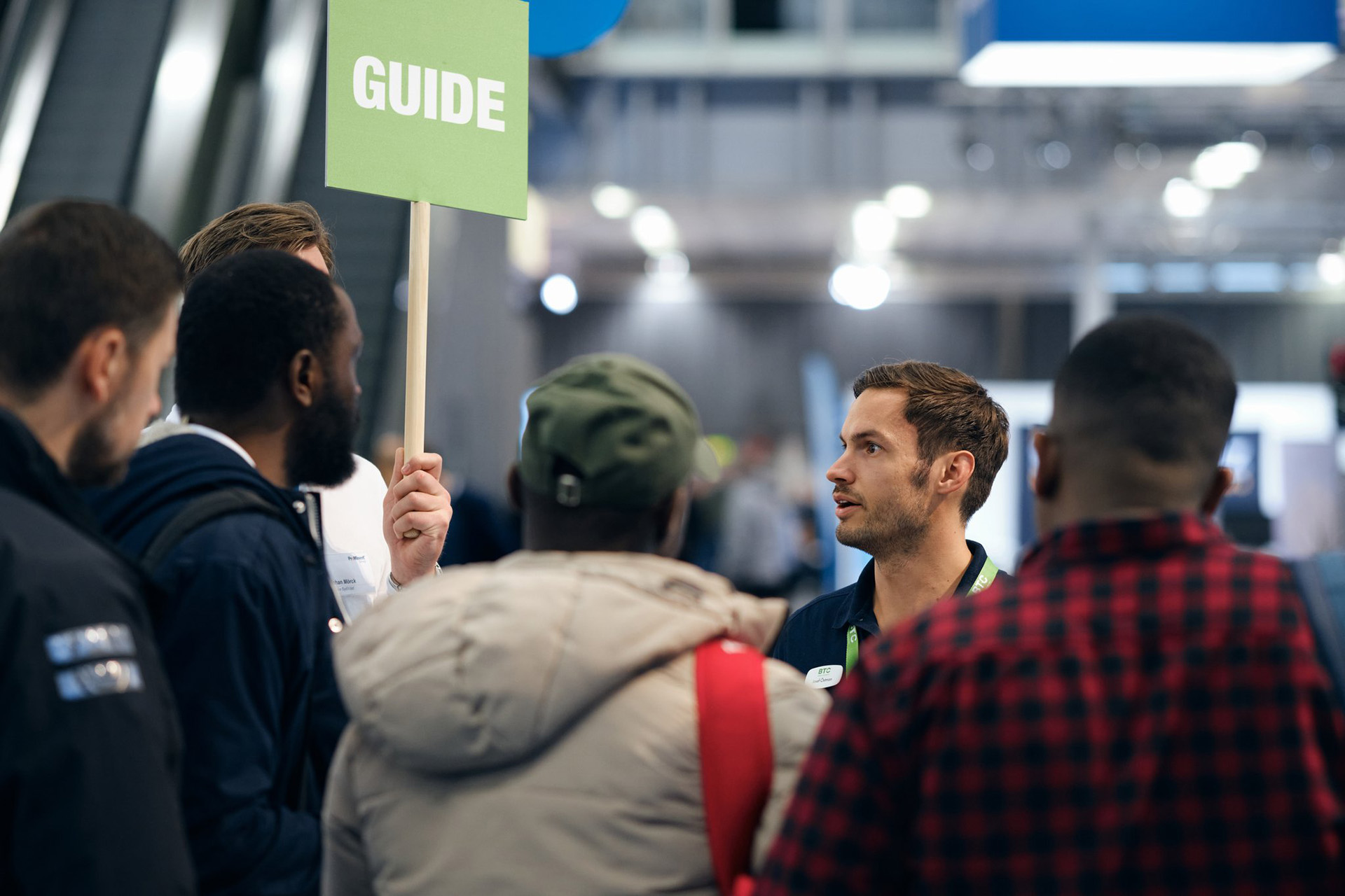 studenter som deltar på aktiviteten branschintroduktion under vatten2025